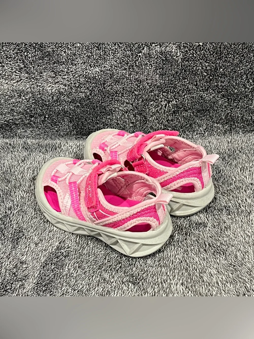 OshKosh B'gosh toddler girls pink sandals size 5